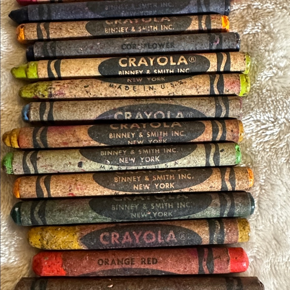 Vintage Crayola Binney and Smith Assorted Crayons 25 - Picture 5 of 5
